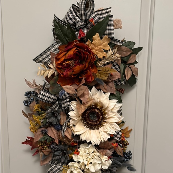 Swag Teardrop Door Hanger Hand Crafted Blue Cream Elegant Floral Door Swag Plai… - Picture 2 of 7